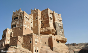 _دار الحجر، ويُعرف أيضاً باسم قصر الحجر أو قصر الإمام، وهو يقع في وادي ظهر شمال غرب العاصمة صنعاء في اليمن