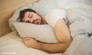 لماذا ننام؟ وما فائدة النوم؟ ولماذا يعد الحرمان من النوم من أقسى العقوبات الجسدية؟