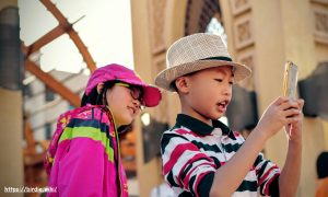 الأمان الرقمي للأطفال الصغار: دليل لحماية أبنائكم على الإنترنت 2-5 سنوات