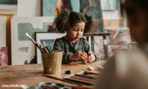 أنشطة الرسم والخربشة لتنمية مهارات الكتابة لدى الأطفال من عمر 1 إلى 6 سنوات